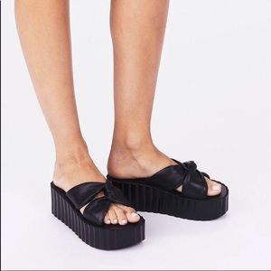 NWT Tory Burch Knotted Scallop Wedge Slide Sandals